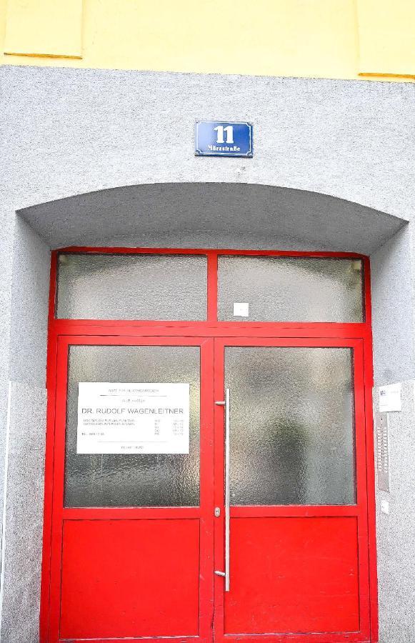 Elegant Apartment Westbahnhof Wenen Buitenkant foto